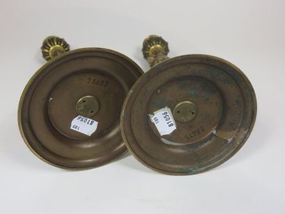 Paire de bougeoirs en bronze ciselé et doré,...