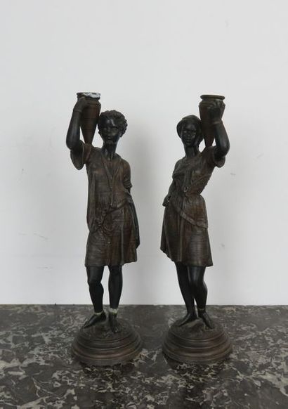 Deux bougeoirs en régule patiné et réhauts...