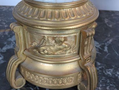 Paire de lampes balustre en céladon blanc...
