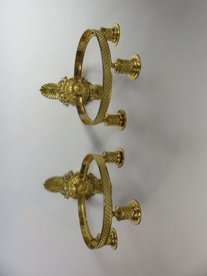 Paire d'appliques circulaires en bronze ciselé...