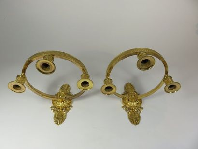 Paire d'appliques circulaires en bronze ciselé...