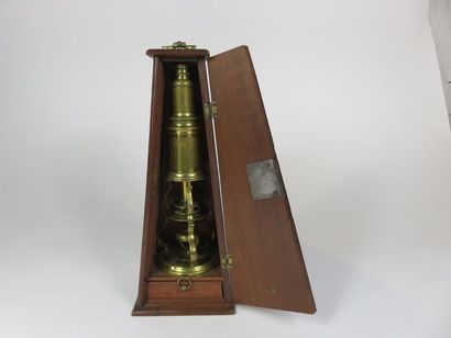 Microscope en bronze. Signé Dollond, London...