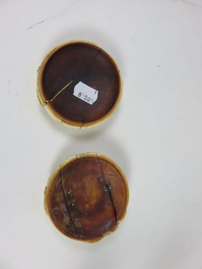 CHINE - XVIIIe siècle Boite en forme de grenade...