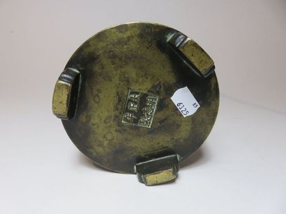 CHINE - XVIe/XVIIe siècle Brûle-parfum tripode...