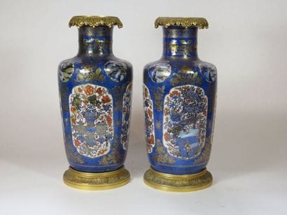 CHINE - XIXe siècle Paire de vases en porcelaine...