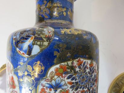 CHINE - XIXe siècle Paire de vases en porcelaine...