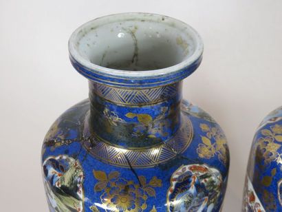 CHINE - XIXe siècle Paire de vases en porcelaine...