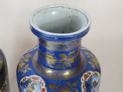 CHINE - XIXe siècle Paire de vases en porcelaine...