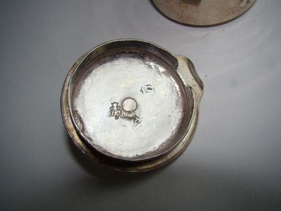 Cafetière égoïste en argent. Modèle droit,...