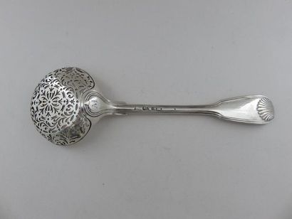 Cuiller saupoudreuse en argent. Modèle à...