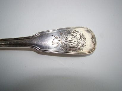 Cuiller à ragoût en argent. Modèle à filets,...