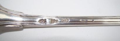 Cuiller à ragoût en argent. Modèle à filet...