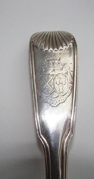 Cuiller à ragoût en argent. Modèle à filet...