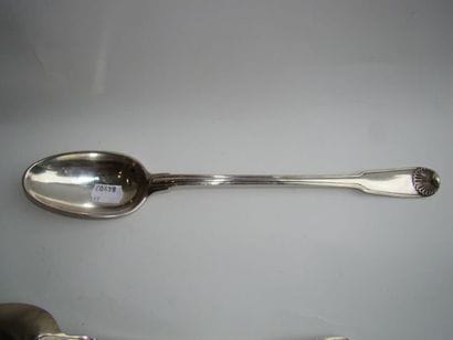 Cuiller à ragoût en argent. Modèle à filet...