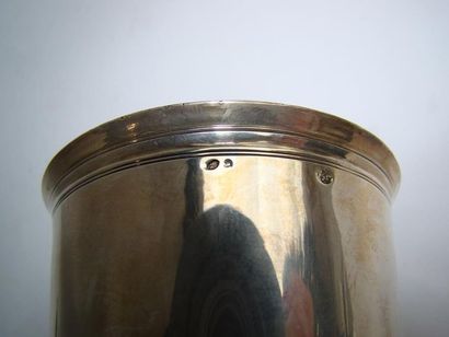 Curon en argent. Modèle uni gravé de deux...