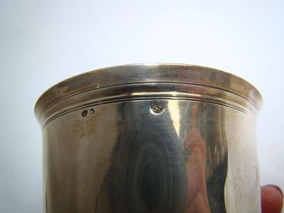 Curon en argent. Modèle uni gravé de deux...