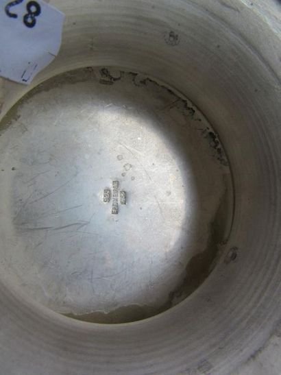 Seau à champagne en argent. De forme balustre...