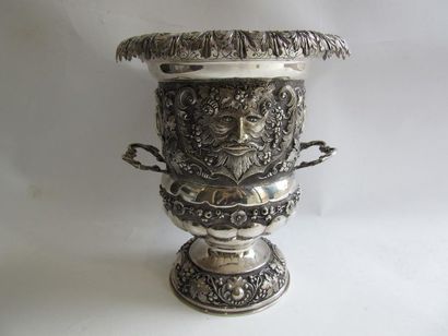 Seau à champagne en argent. De forme balustre...