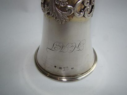 Coupe de Kiddouch en argent. Coupe haute...