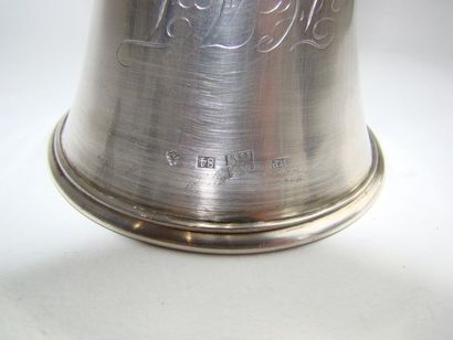Coupe de Kiddouch en argent. Coupe haute...
