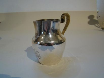 Ensemble composé d’une cafetière, d’un pot...