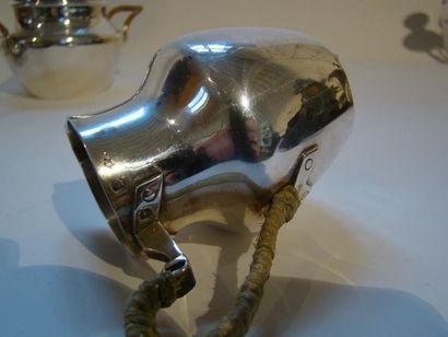 Ensemble composé d’une cafetière, d’un pot...
