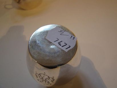 Ensemble composé d’une cafetière, d’un pot...