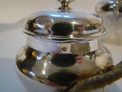 Ensemble composé d’une cafetière, d’un pot...