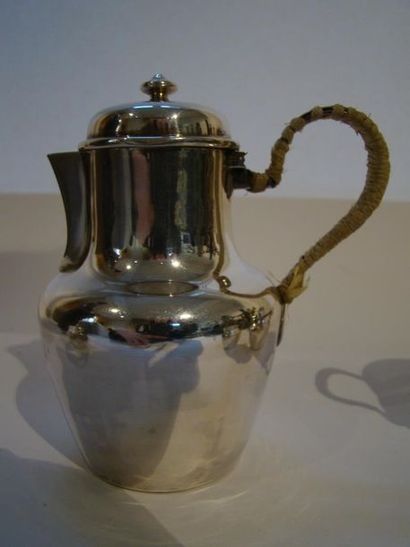 Ensemble composé d’une cafetière, d’un pot...