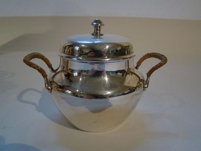 Ensemble composé d’une cafetière, d’un pot...