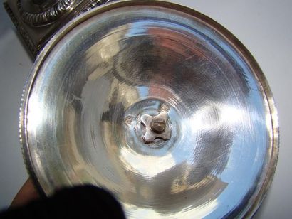 Drageoir en cristal taillé, monture en argent....