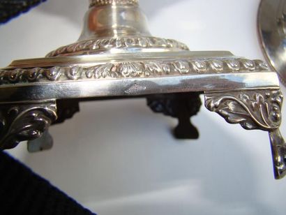 Drageoir en cristal taillé, monture en argent....