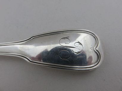 Cuiller saupoudreuse en argent. Modèle à...