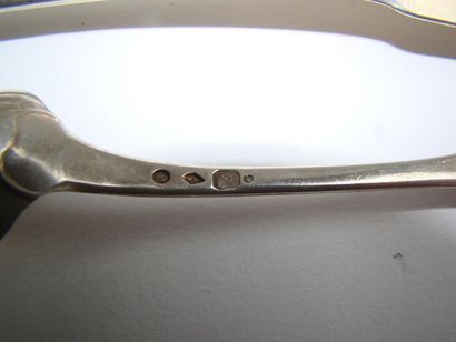 Ménagère en argent dans un coffret. Elle...
