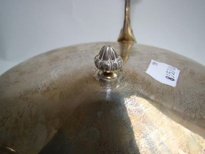 Coupe en argent. Modèle circulaire posant...