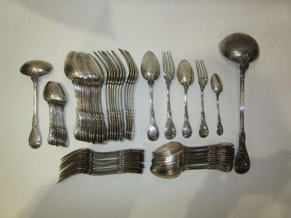 Ménagère en argent. Elle se compose de douze...