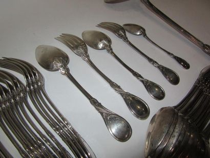 Ménagère en argent. Elle se compose de douze...