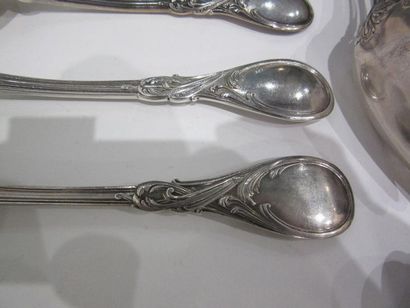 Ménagère en argent. Elle se compose de douze...
