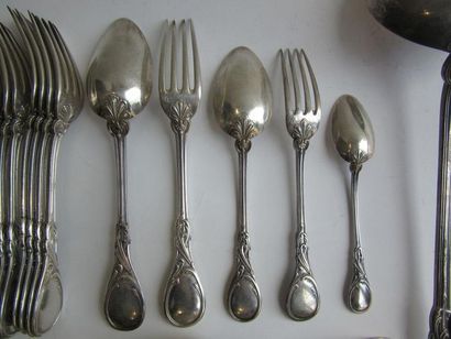 Ménagère en argent. Elle se compose de douze...