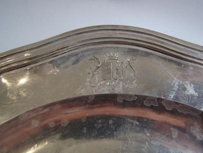 Paire de plats en argent. Modèle circulaire...