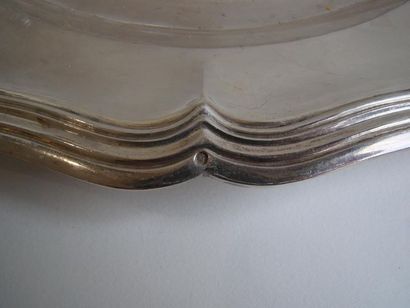 Paire de plats en argent. Modèle circulaire...