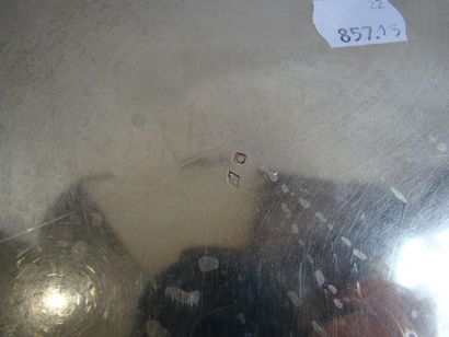 Paire de plats en argent. Modèle circulaire...