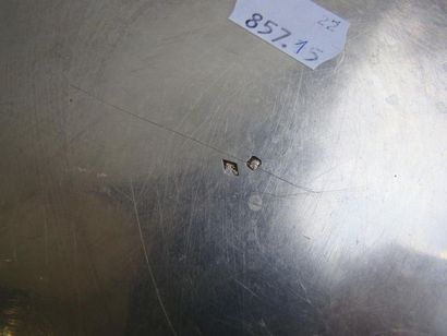 Paire de plats en argent. Modèle circulaire...