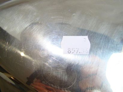 Plat à poisson en argent. Modèle à contours...