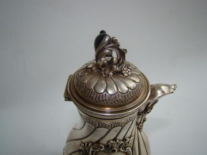 Cafetière égoïste en argent. Modèle à godrons...