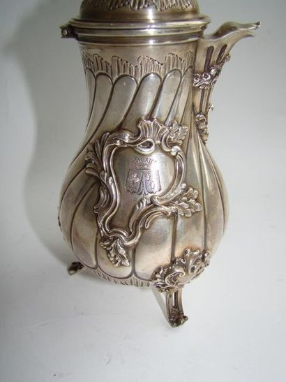 Cafetière égoïste en argent. Modèle à godrons...