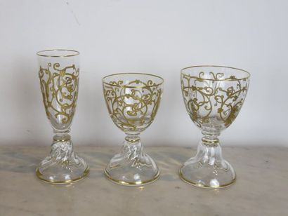 SAINT-LOUIS Service de verres à pied en cloche...