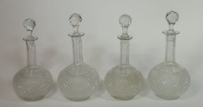BACCARAT Suite de deux carafes à eau et deux...