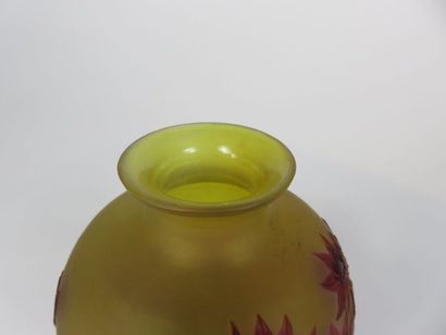 GALLE Vase boule à col resserré et petit...