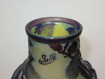 GALLÉ Important vase en verre soufflé et...